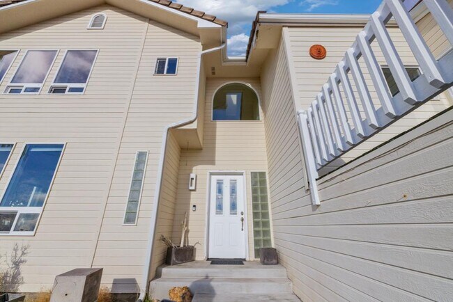 Building Photo - 5663 Basin View Dr
