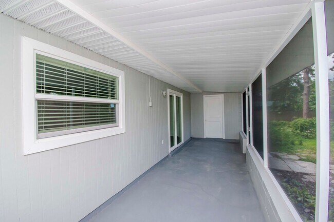 Building Photo - 1313 Eagleview Dr