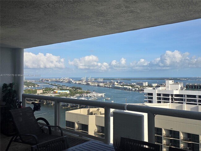 Building Photo - 1717 N Bayshore Dr