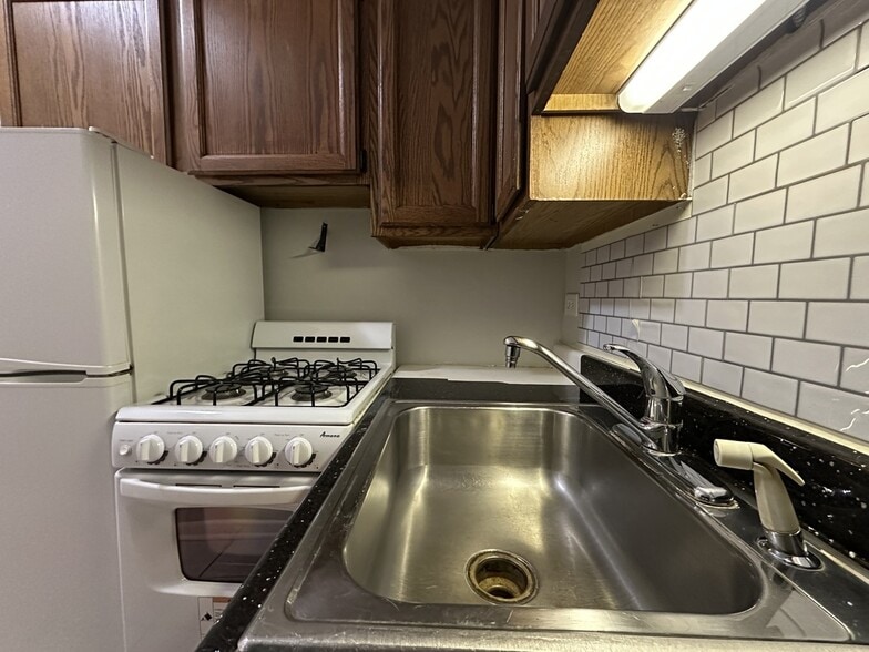 Building Photo - 516 W Melrose St