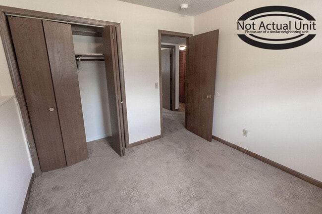 Building Photo - 420 NE Park Ln