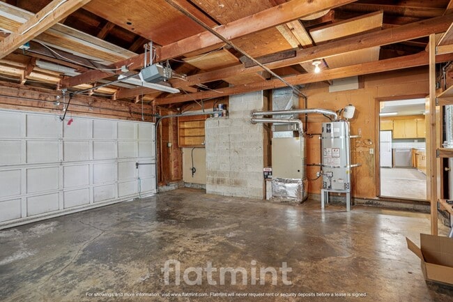 Building Photo - 32133 9th Ave S