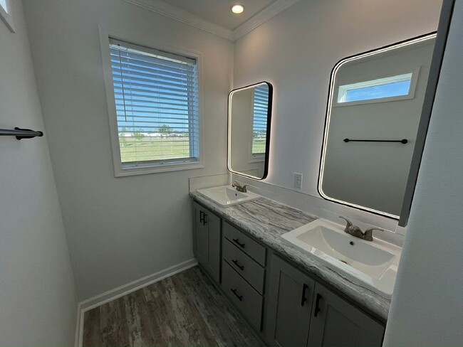 Building Photo - 7812 Cameo Ln