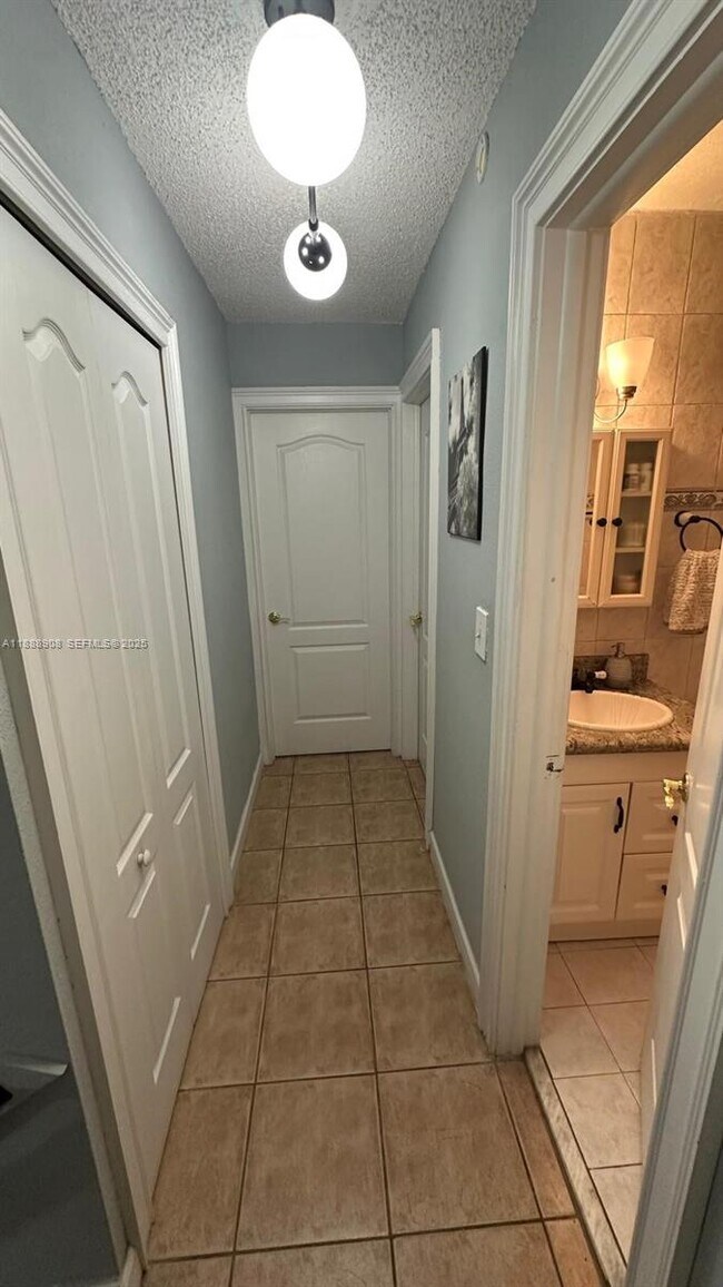 Building Photo - 15430 SW 81st Cir Ln