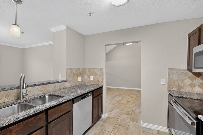 Building Photo - 829 Summercreek Dr