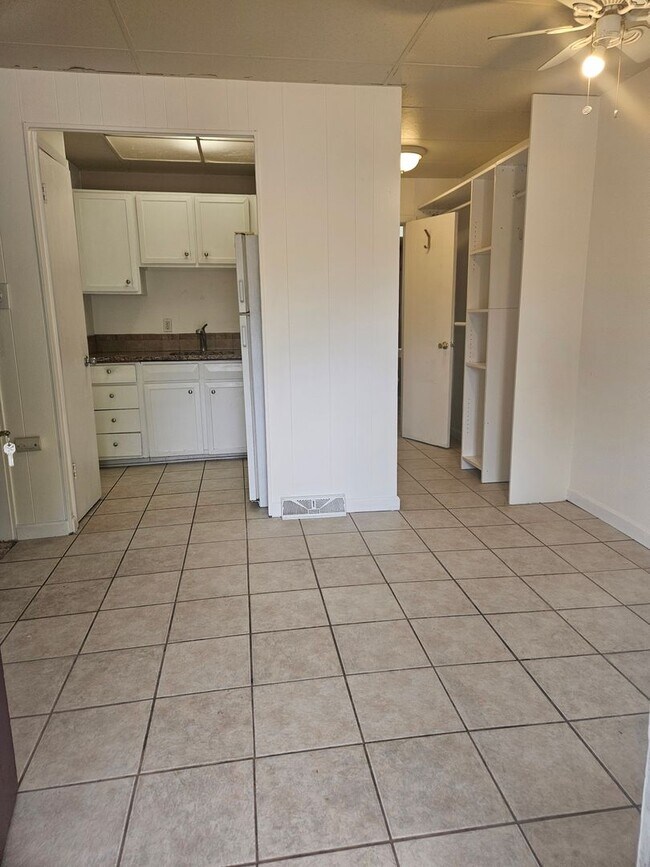 Building Photo - Highlands Adorable 1 Bedroom Apartment in ...
