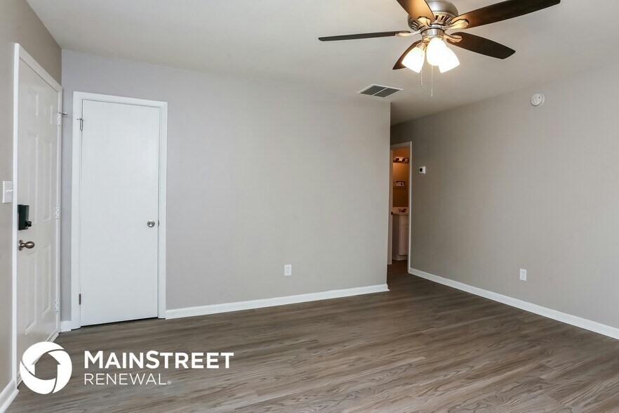 Building Photo - 2858 Spruce Point Rd