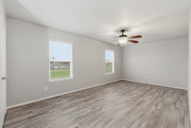 Building Photo - 4910 Conifer Ridge Way