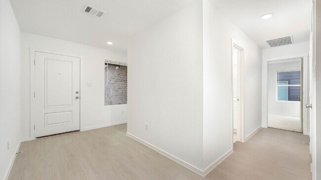 Building Photo - 215 Zyra Ave