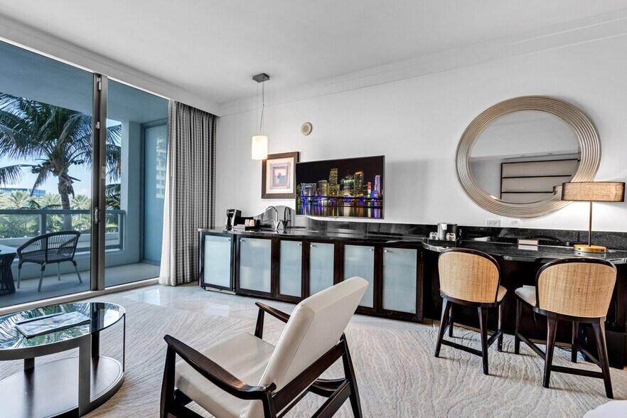 Building Photo - 4441 Collins Ave