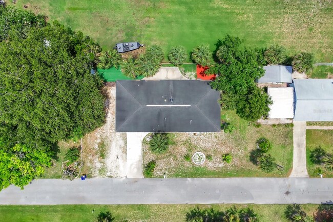 Building Photo - 203 Parkwood Ln