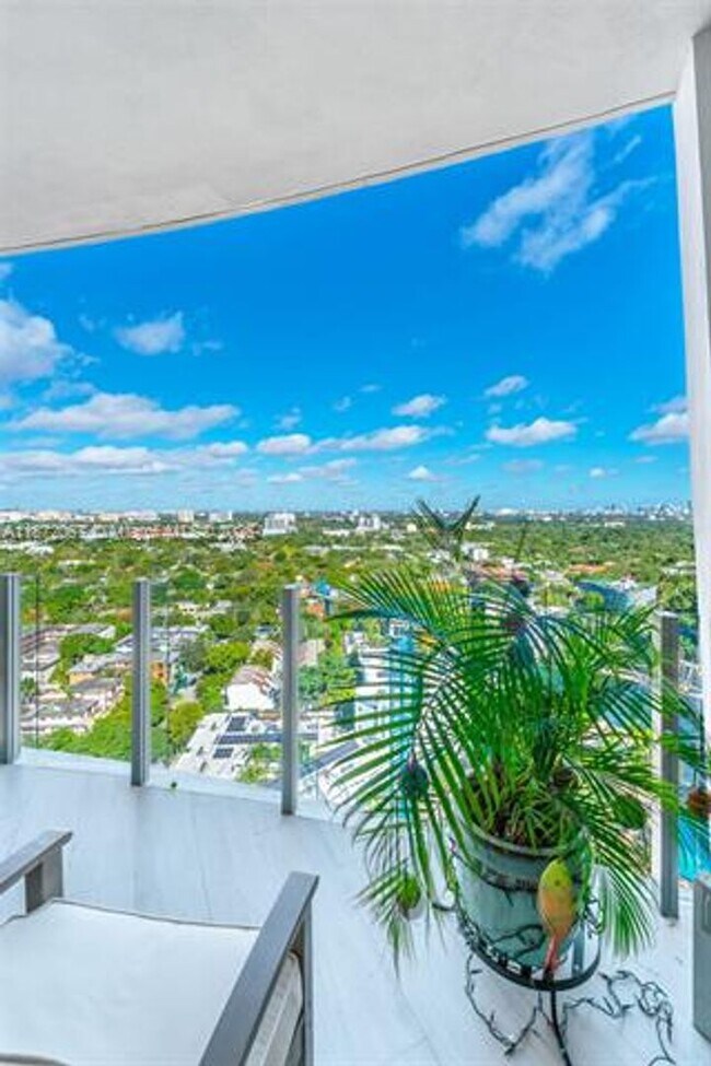 Building Photo - 2831 S Bayshore Dr