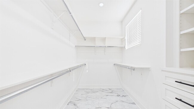 Building Photo - 3411 Daphne St