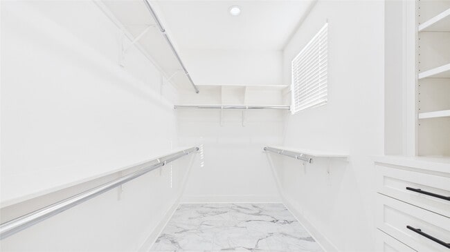 Building Photo - 3413 Daphne St