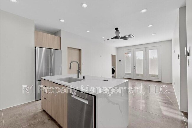 Building Photo - 705 Alcalde Pl SW