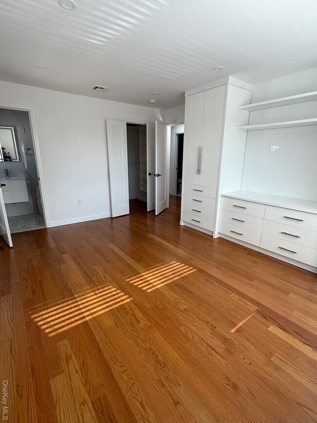 Building Photo - 215-15 17th Ave