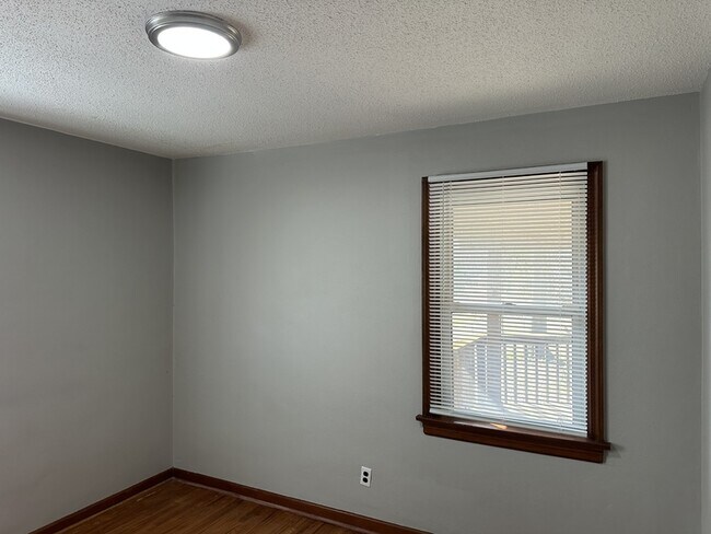 Building Photo - 1475 W Duchesne Dr