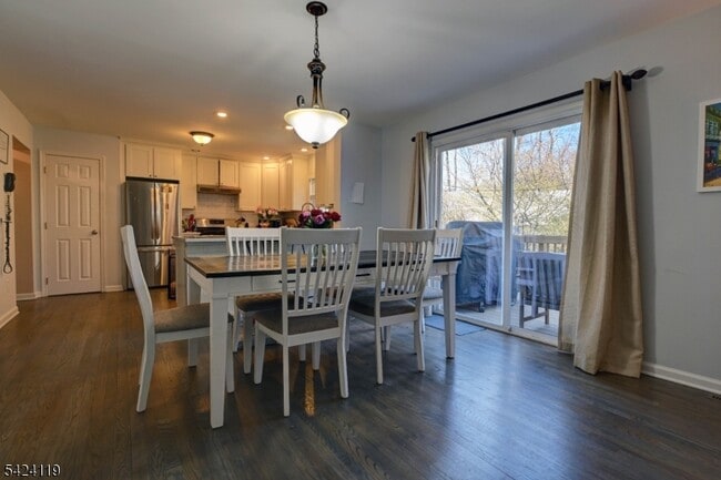 Building Photo - 31 Ashwood Ave