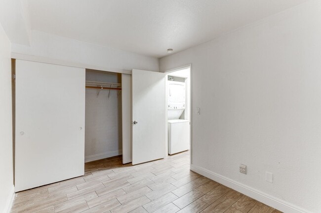 Building Photo - Stylish Condo Near the Strip & Convention Center!