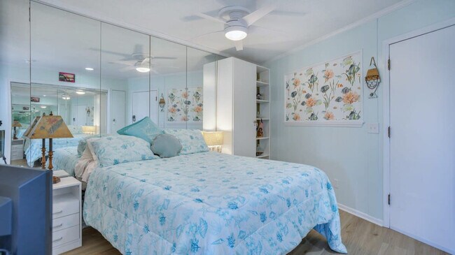 Building Photo - 23 S Forest Beach Dr
