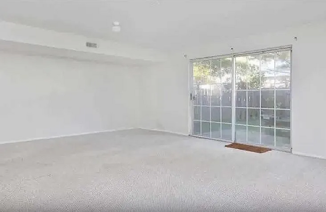 Building Photo - 212 Martins Way