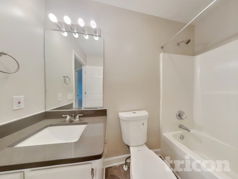 Building Photo - 180 Coghill Dr