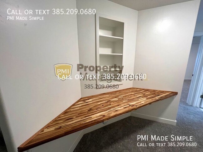 Building Photo - GORGEOUS & SPACIOUS Vineyard Townhome!