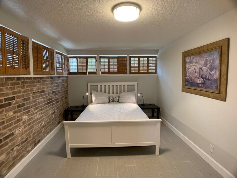 Building Photo - 7161 Balboa Rd