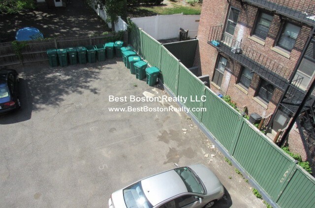 Building Photo - 63 Dana St