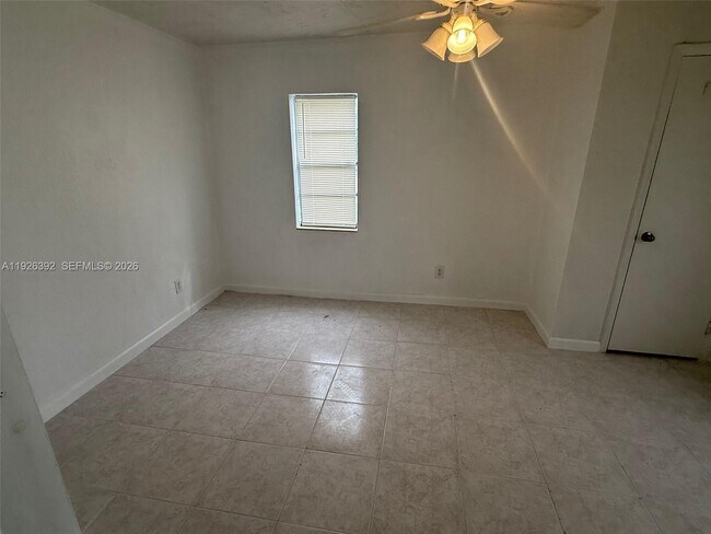 Building Photo - 815 Foster Rd