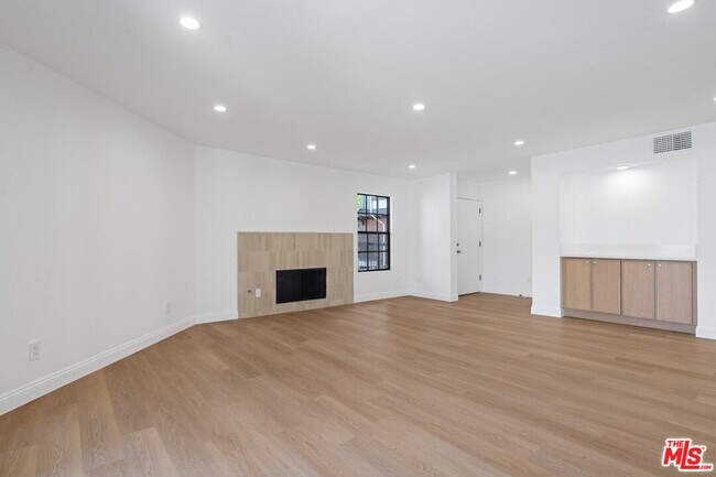Building Photo - 2541 Stoner Ave
