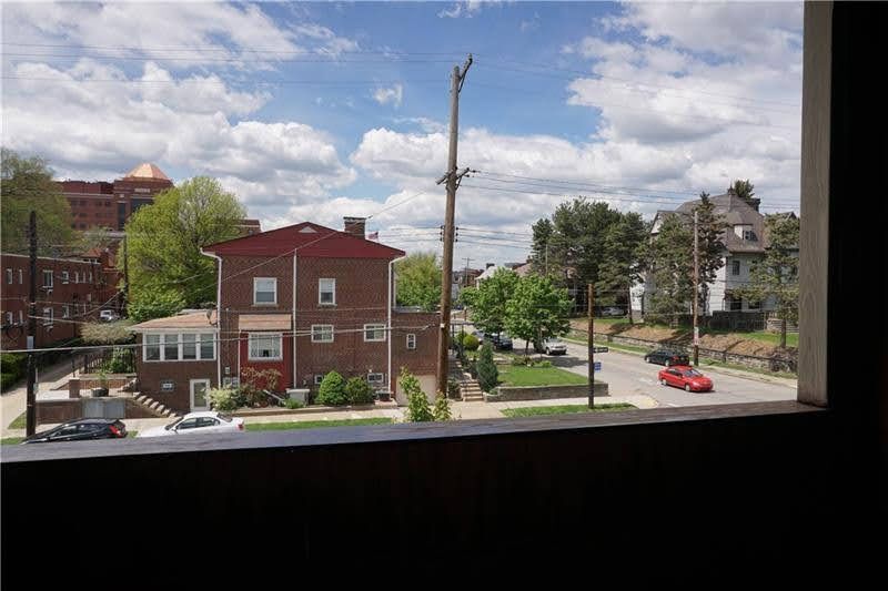 Building Photo - 301 1/2 S Winebiddle St, Apt 5