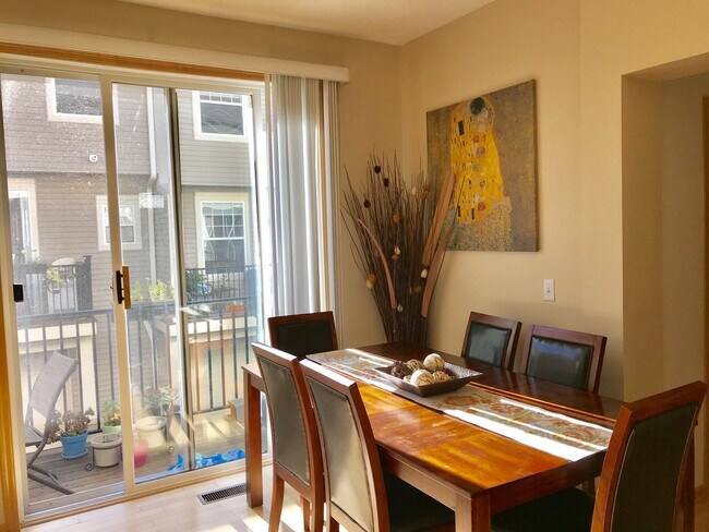 Building Photo - Beautiful 3 Br / 2.5 Ba TH w/ Granite Counters, Hdwd Flrs, 2 Car Garage in Eden Prairie!