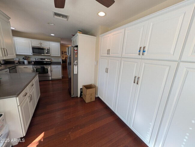 Building Photo - 4909 E Presidio Rd