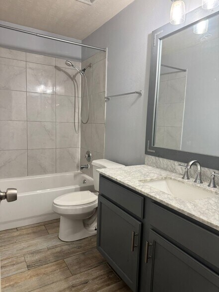 Guest restroom - 4019 Strawberry Ct