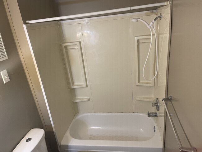 Building Photo - Rost Duplex