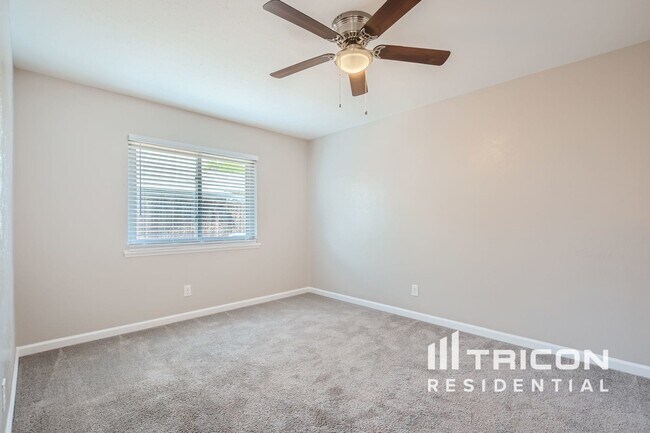 Building Photo - 8813 Willowbrook Dr