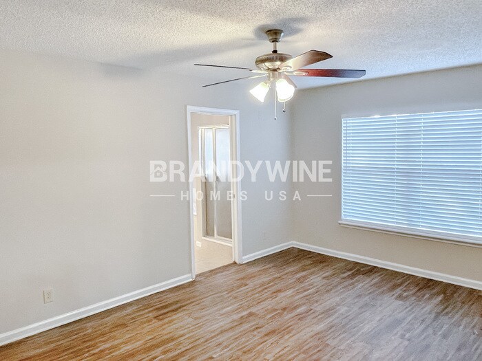 Building Photo - 13550 Valbuena Ct