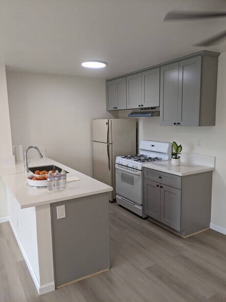 Building Photo - 4727 W 147th St