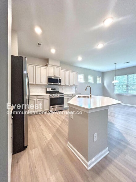 Building Photo - 140 W Morehouse Ave