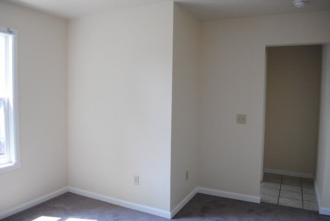 Building Photo - STUDIO/SEMI 1 BEDROOM - AVAILABLE AUGUST 2023!