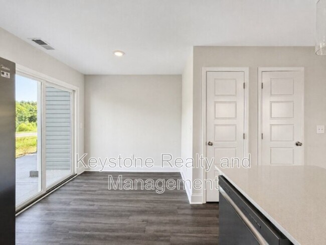 Building Photo - 1301 W Woodland Valley Ln