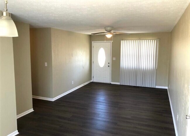 Living space - 1520 Western Dr