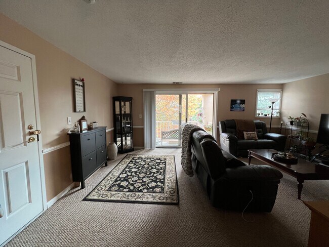 Building Photo - 15 Bourbon St