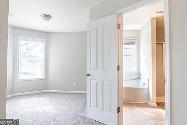 Building Photo - 2046 Barberry Dr