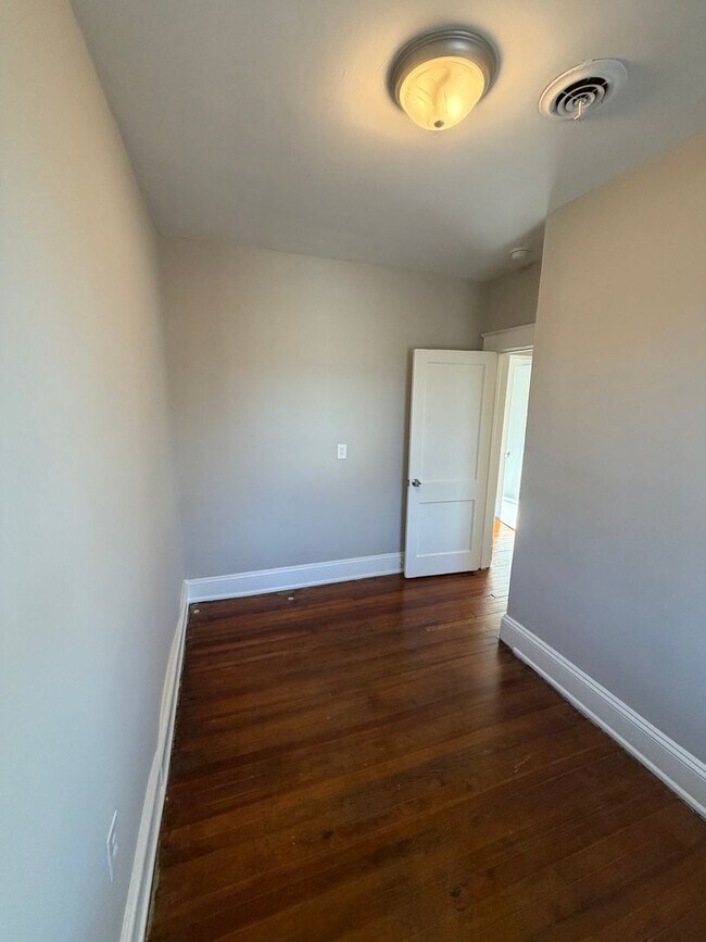 Building Photo - Beautifully Renovated 4bdrm/1.5bth Home Located in Richmond's Northside!!