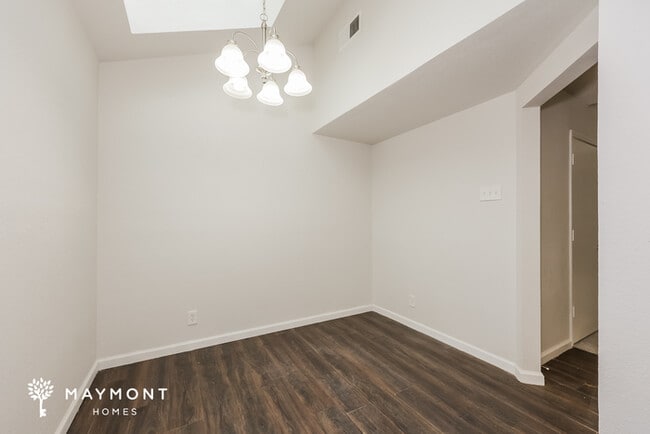 Building Photo - 105 Caprock Dr