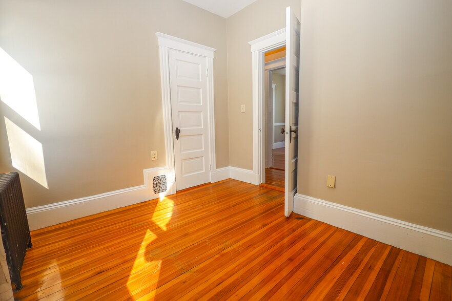 Building Photo - 422 Trapelo Rd