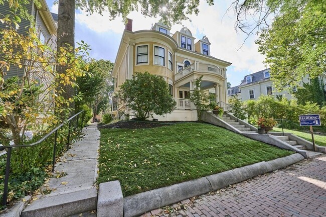Building Photo - 340 Harvard St