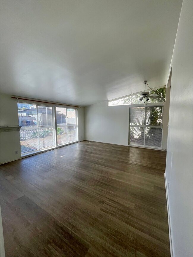 Building Photo - Classic Pierpont Beach House | 10-Month Lease | Just Steps to the Sand